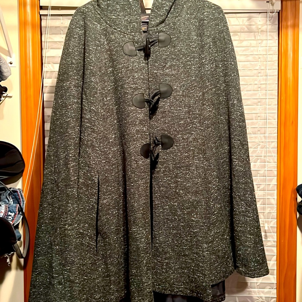 Torrid outlander cape size 3/4 never worn but no tag.